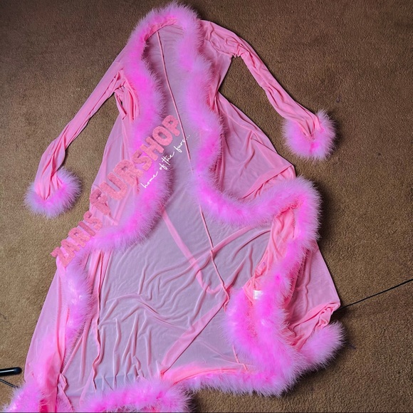 Custom Fur Robe - Picture 4 of 7